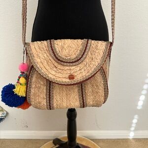 Straw Clutch Purse Natural and Ivory Stylish Tan Crossbody Bag. Like new
